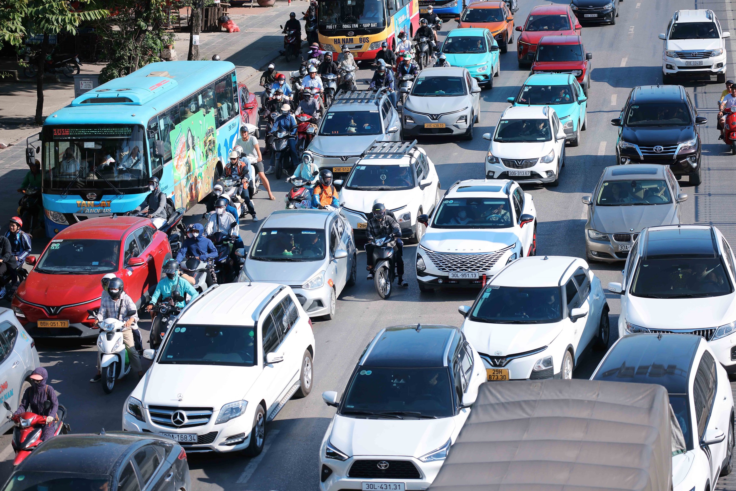 Lượng phương tiện tăng nhanh ở cửa ngõ phía Nam Thủ đô - Ảnh 13. Lượng phương tiện tăng nhanh ở cửa ngõ phía Nam Thủ đô - Ảnh 13.