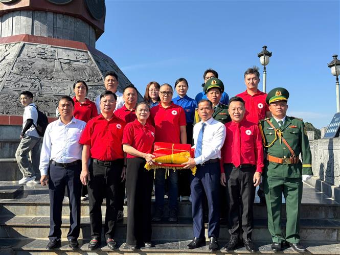 Tự hào và xúc động Lễ thượng cờ nơi địa đầu cực Bắc Tổ quốc trong ngày 2/9 - Ảnh 2.
