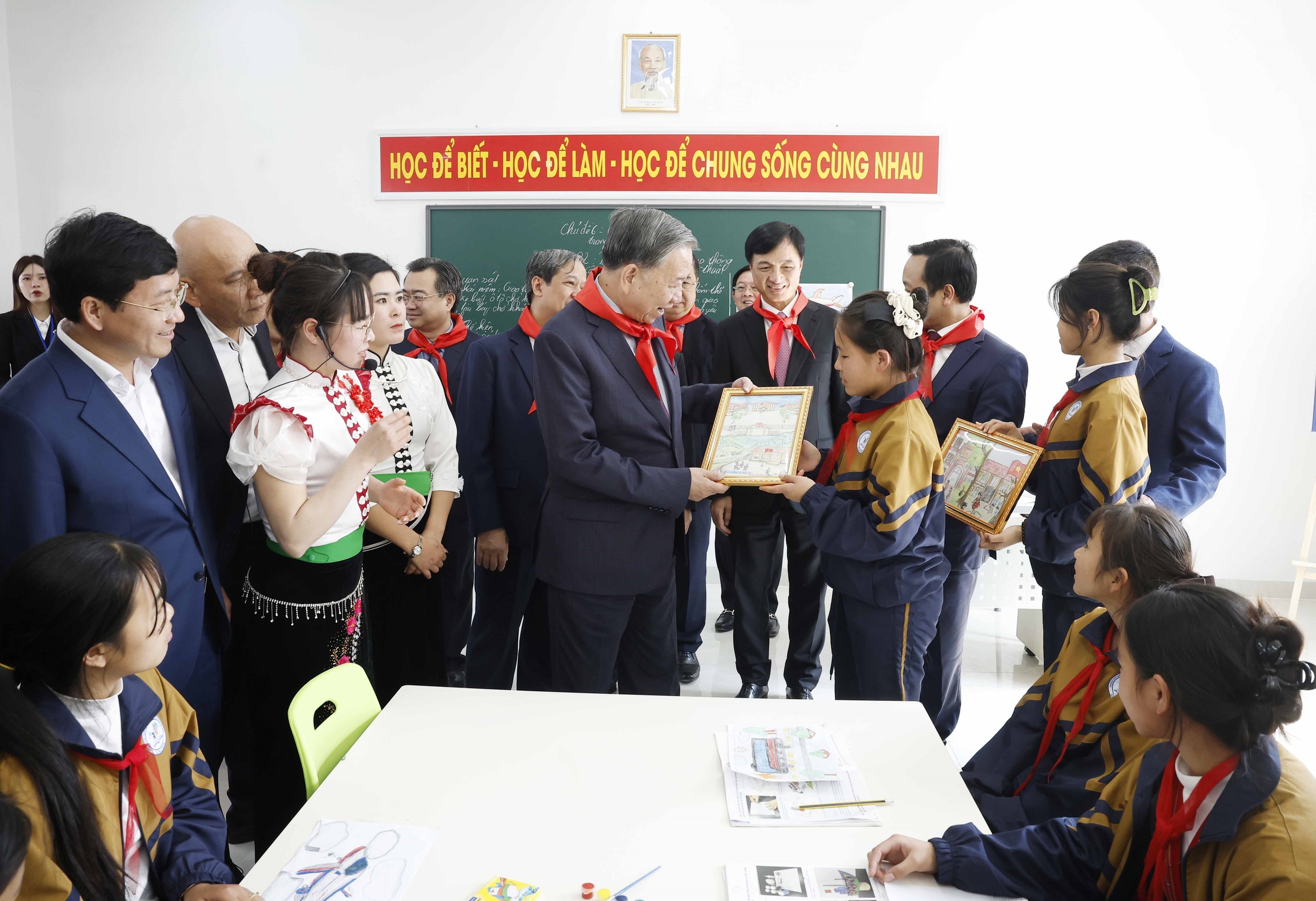 Lễ khánh thành trường Si Pa Phìn - ảnh 7