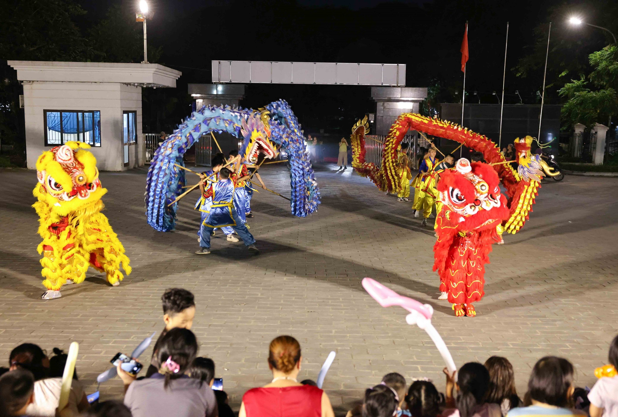 Chương trình nghệ thuật “Trăng rằm tỏa sáng - Thắp sáng tương lai” - Ảnh 3. Chương trình nghệ thuật “Trăng rằm tỏa sáng - Thắp sáng tương lai” - Ảnh 3.