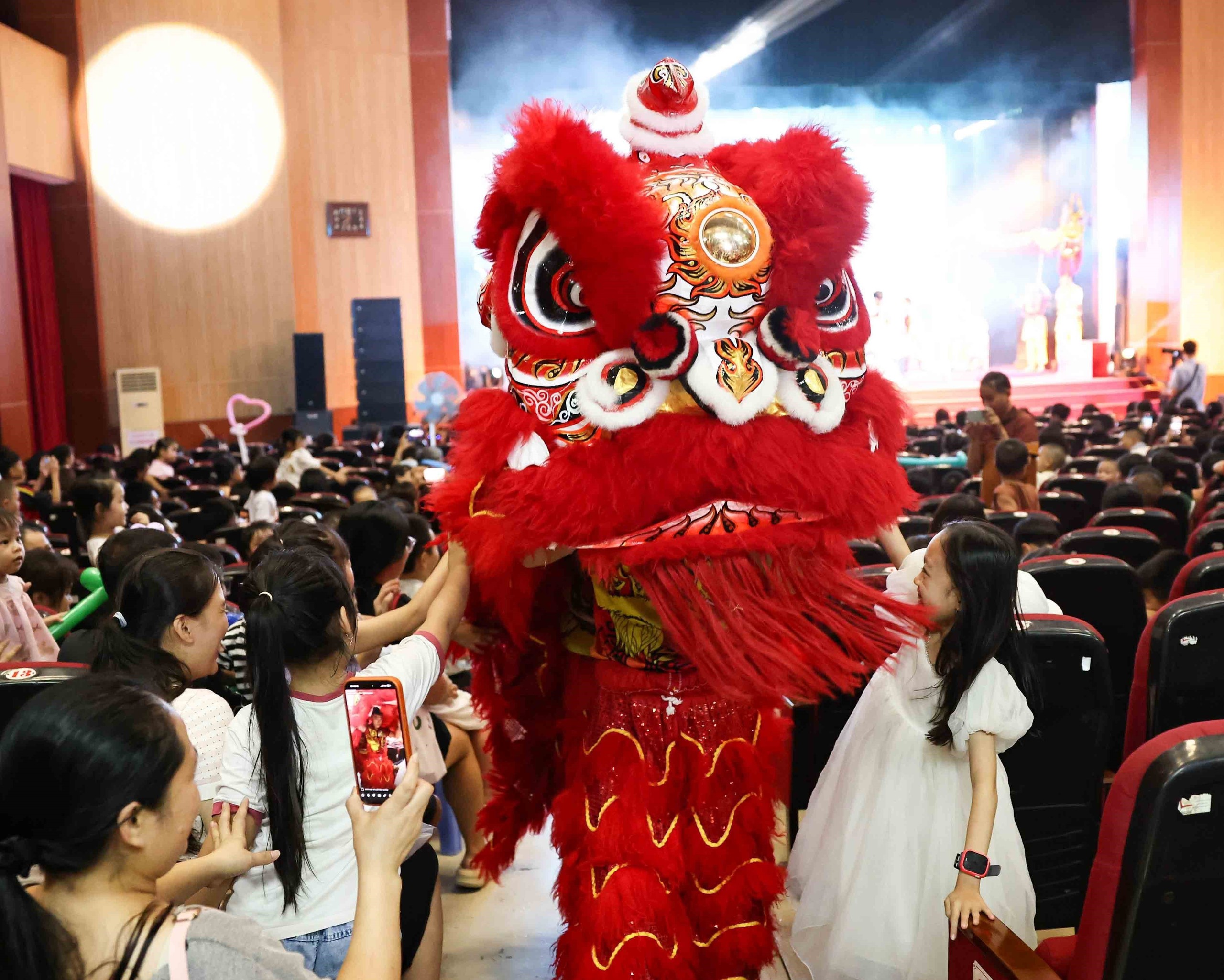 Chương trình nghệ thuật “Trăng rằm tỏa sáng - Thắp sáng tương lai” - Ảnh 5. Chương trình nghệ thuật “Trăng rằm tỏa sáng - Thắp sáng tương lai” - Ảnh 5.