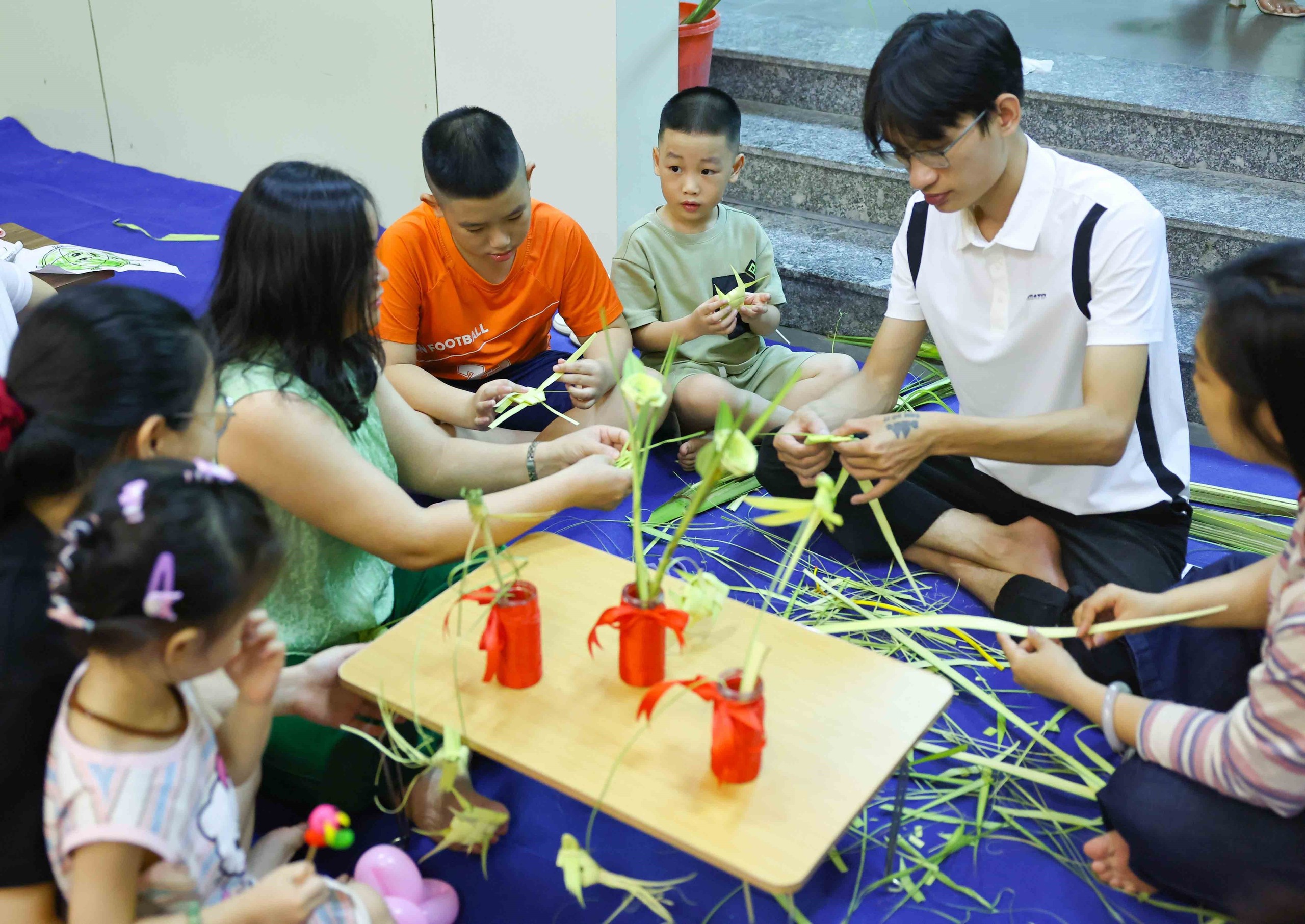 Chương trình nghệ thuật “Trăng rằm tỏa sáng - Thắp sáng tương lai” - Ảnh 9. Chương trình nghệ thuật “Trăng rằm tỏa sáng - Thắp sáng tương lai” - Ảnh 9.