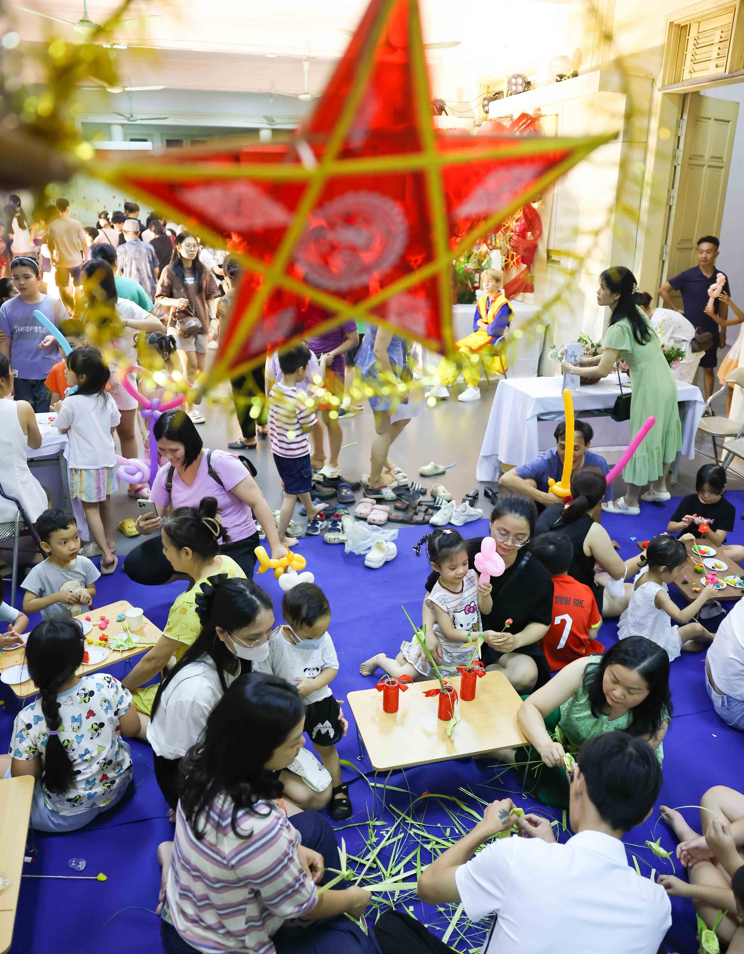 Chương trình nghệ thuật “Trăng rằm tỏa sáng - Thắp sáng tương lai” - Ảnh 10. Chương trình nghệ thuật “Trăng rằm tỏa sáng - Thắp sáng tương lai” - Ảnh 10.