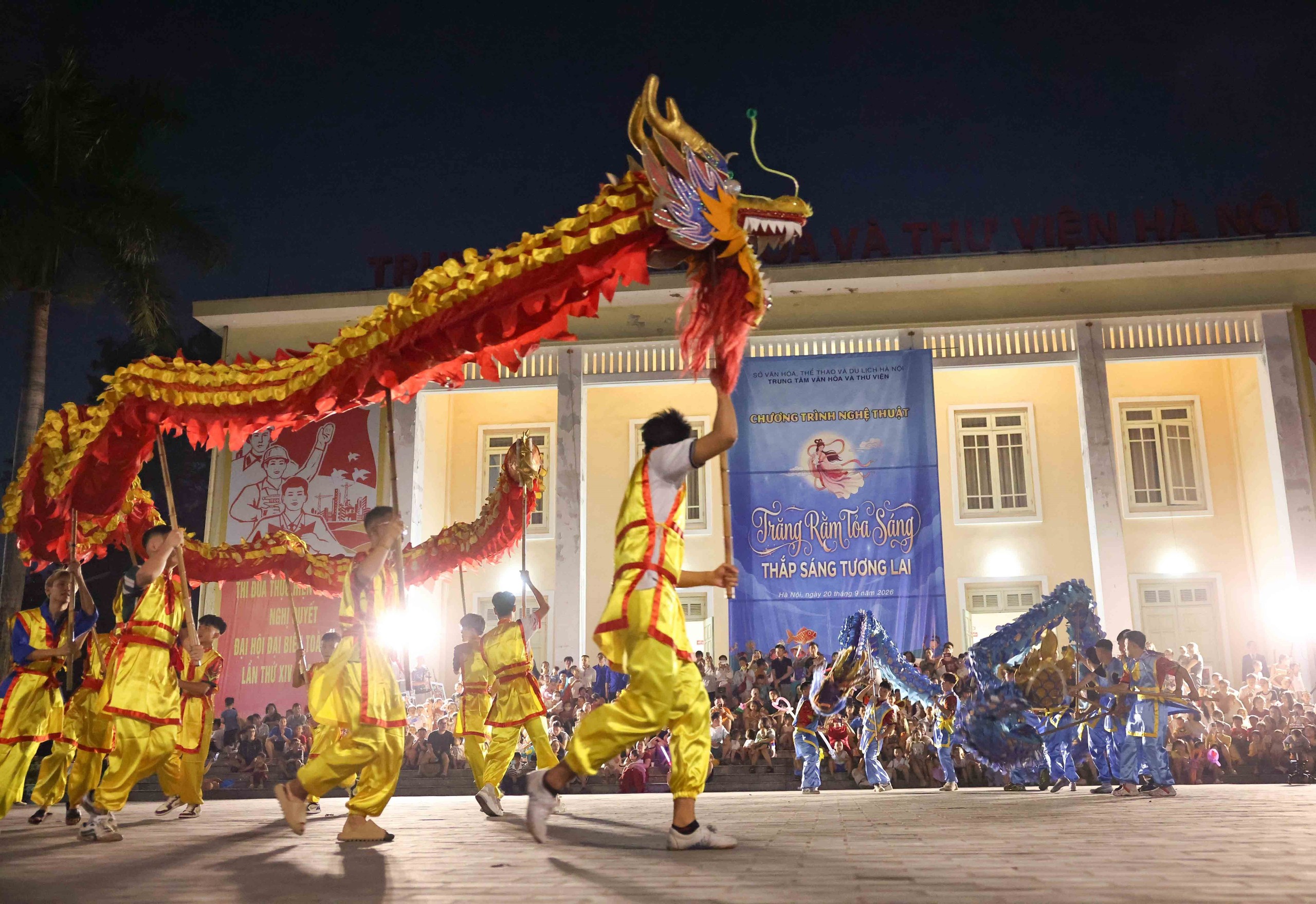 Chương trình nghệ thuật “Trăng rằm tỏa sáng - Thắp sáng tương lai” - Ảnh 13. Chương trình nghệ thuật “Trăng rằm tỏa sáng - Thắp sáng tương lai” - Ảnh 13.