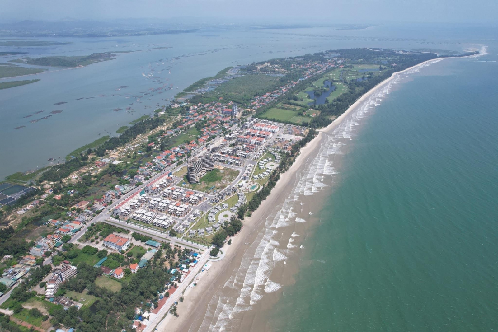 Biển Trà Cổ - điểm đến ấn tượng của du lịch Việt Nam vùng địa đầu Đông Bắc - Ảnh 1.