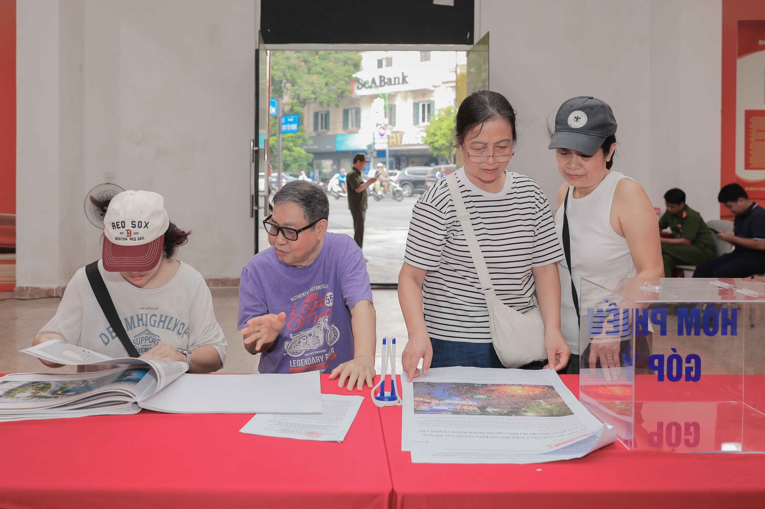 Khu vực hồ Hoàn Kiếm - ảnh 4