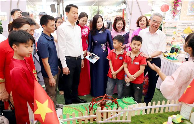 Sắp xếp lại đội ngũ, khắc phục tình trạng thừa thiếu giáo viên cục bộ - Ảnh 2.