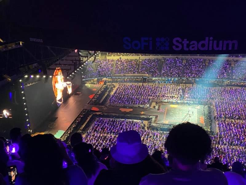 BTS vượt doanh thu cả năm của Beyoncé chỉ sau 38 đêm diễn - Ảnh 7. BTS vượt doanh thu cả năm của Beyoncé chỉ sau 38 đêm diễn - Ảnh 7.