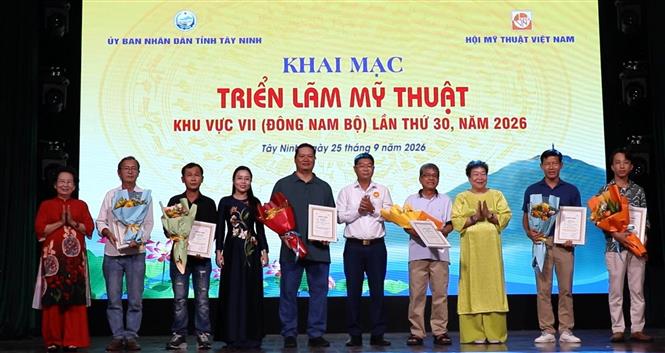 Dấu ấn sáng tạo qua 90 tác phẩm tiêu biểu tại Triển lãm Mỹ thuật khu vực Đông Nam Bộ - Ảnh 4.