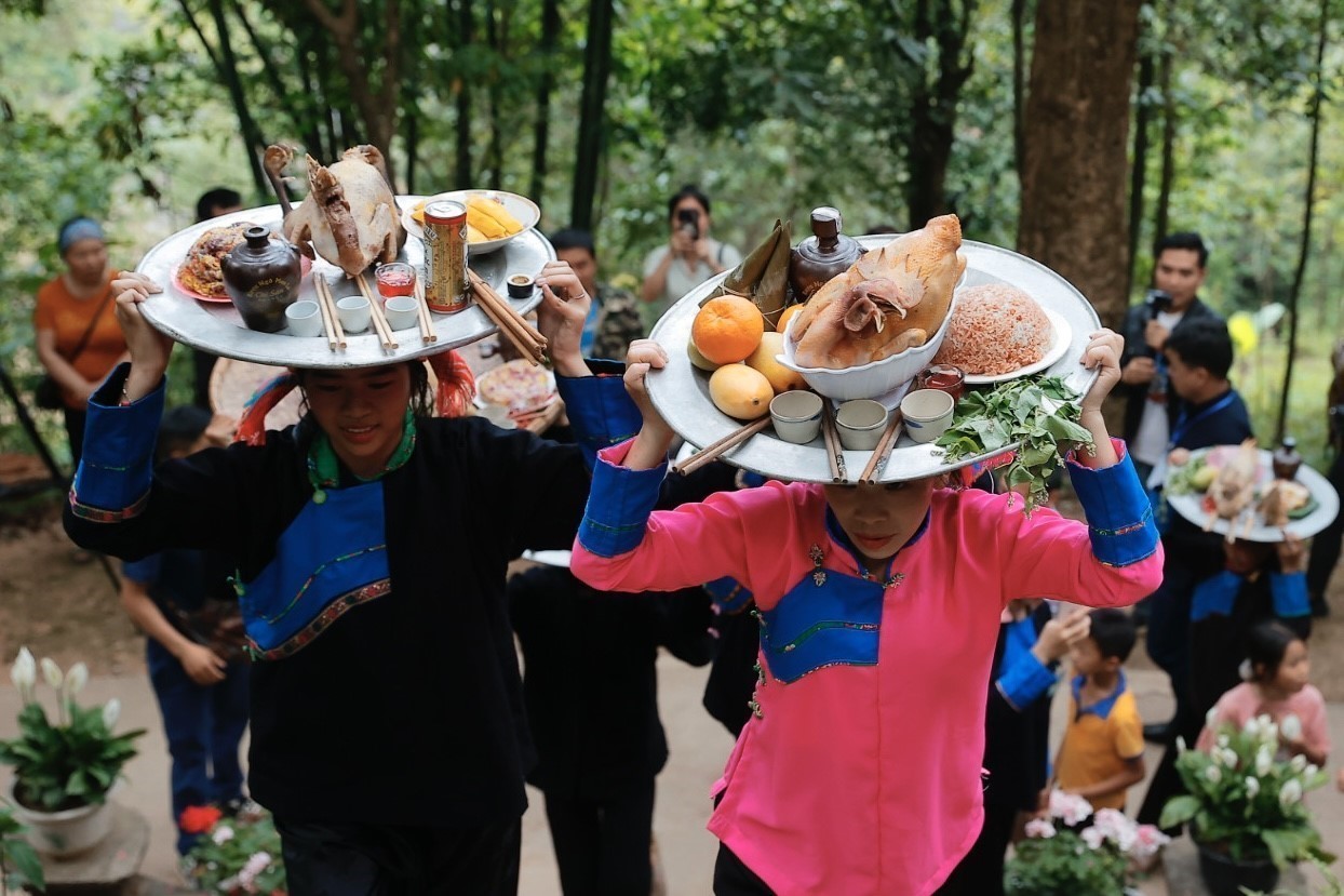 Chợ Phong lưu Khau Vai