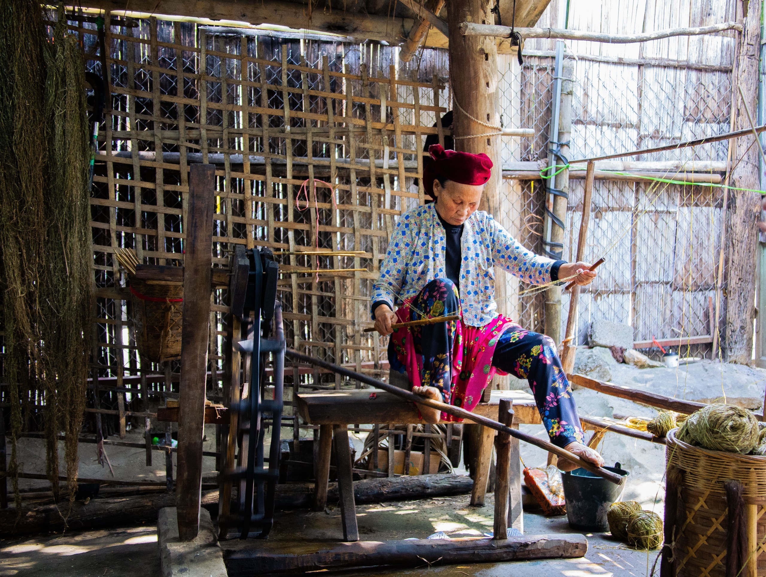 Nghề dệt lanh truyền thống của người Mông ở Lùng Tám