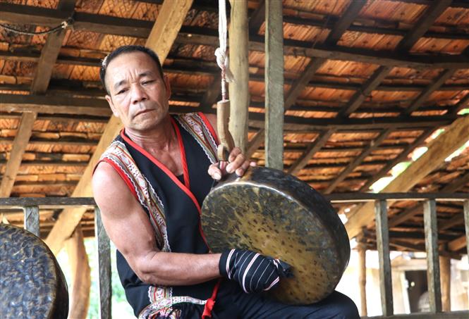 Khởi nghiệp từ khai thác giá trị bản sắc văn hóa đồng bào Hrê - Ảnh 1.
