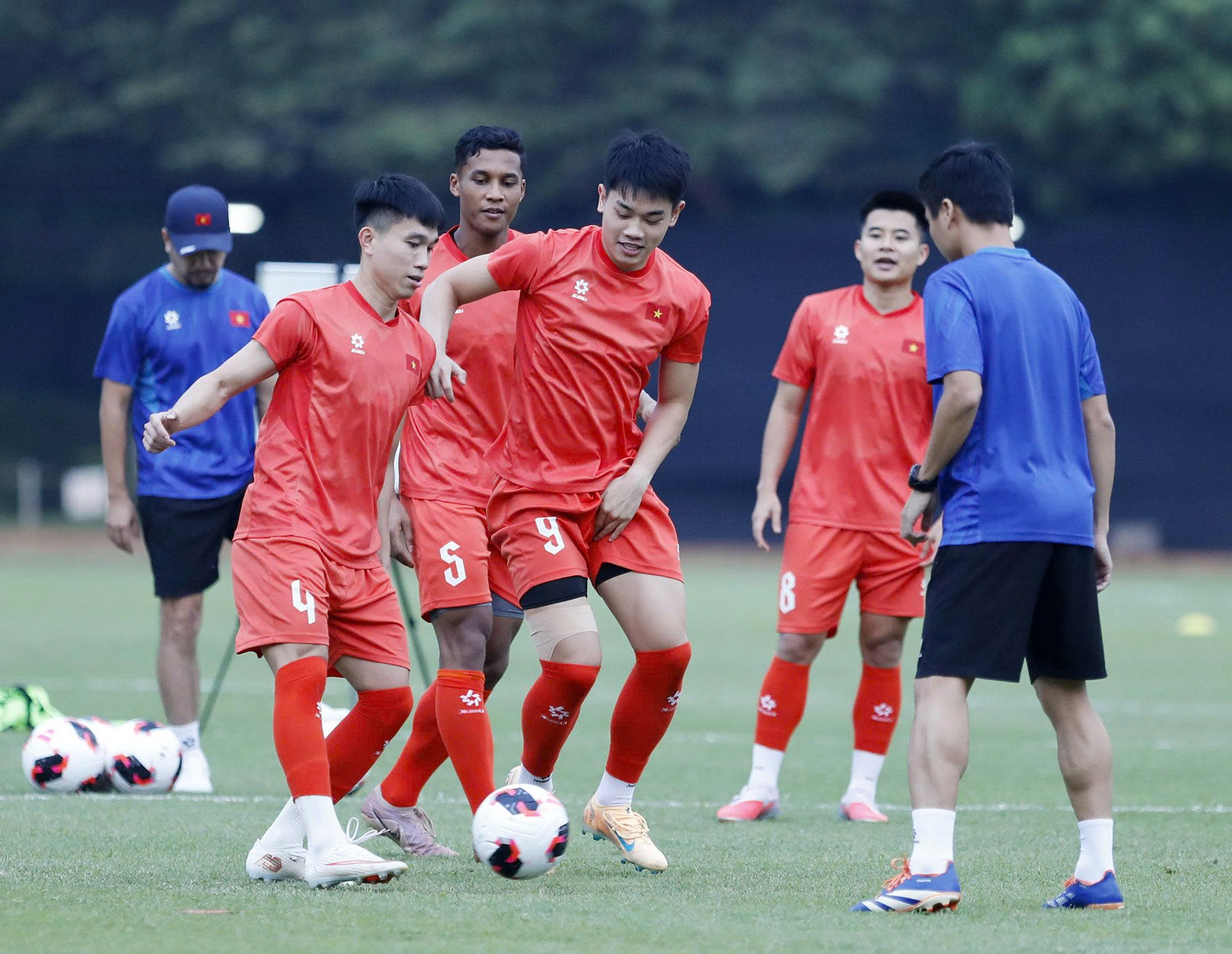 Tin nóng bóng đá Việt hôm nay 29/9: Tuyển Việt Nam chốt phương án gặp Thái Lan; U23 Việt Nam dự giải quốc tế tại Gia Lai - Ảnh 1.