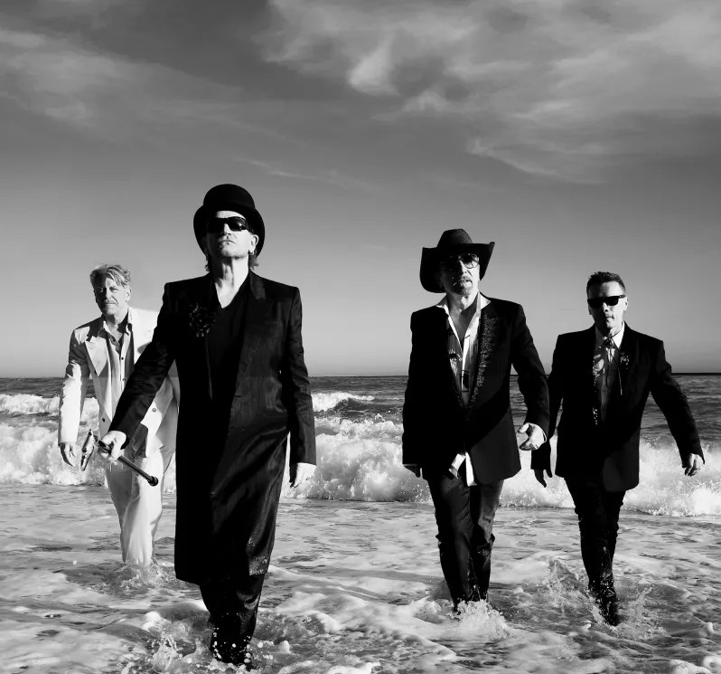 U2 trở về trường cũ, viết tiếp câu chuyện 50 năm bằng âm nhạc - Ảnh 7. U2 trở về trường cũ, viết tiếp câu chuyện 50 năm bằng âm nhạc - Ảnh 7.