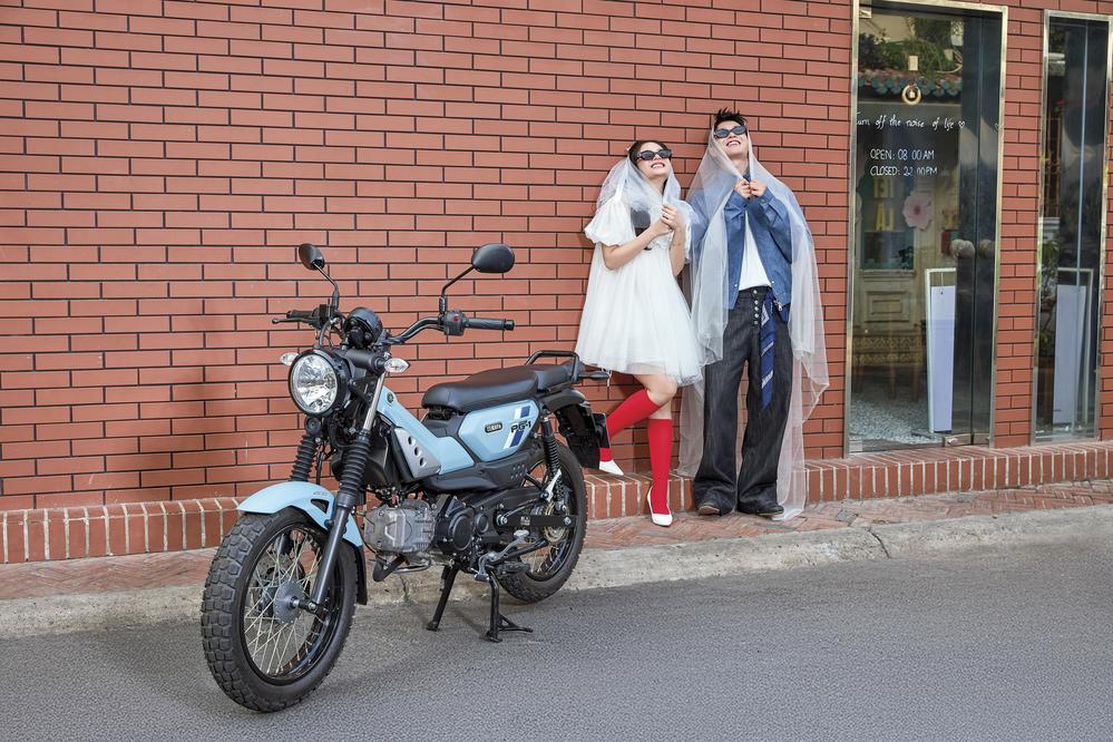 Vì sao thế hệ trẻ ngày nay vẫn bị thu hút bởi phong cách retro? - Ảnh 1. Vì sao thế hệ trẻ ngày nay vẫn bị thu hút bởi phong cách retro? - Ảnh 1.