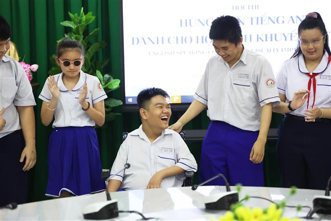 Từng bước đưa tiếng Anh trở thành ngôn ngữ thứ hai trong trường học - Ảnh 3. Từng bước đưa tiếng Anh trở thành ngôn ngữ thứ hai trong trường học - Ảnh 3.