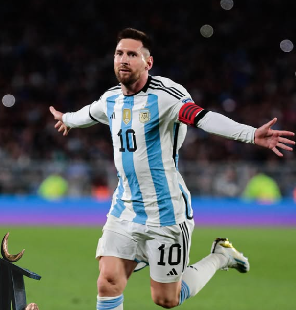 Messi tung 'biên lai sự nghiệp', chốt hạ cuộc tranh luận ai là GOAT? - Ảnh 2. Messi tung 'biên lai sự nghiệp', chốt hạ cuộc tranh luận ai là GOAT? - Ảnh 2.