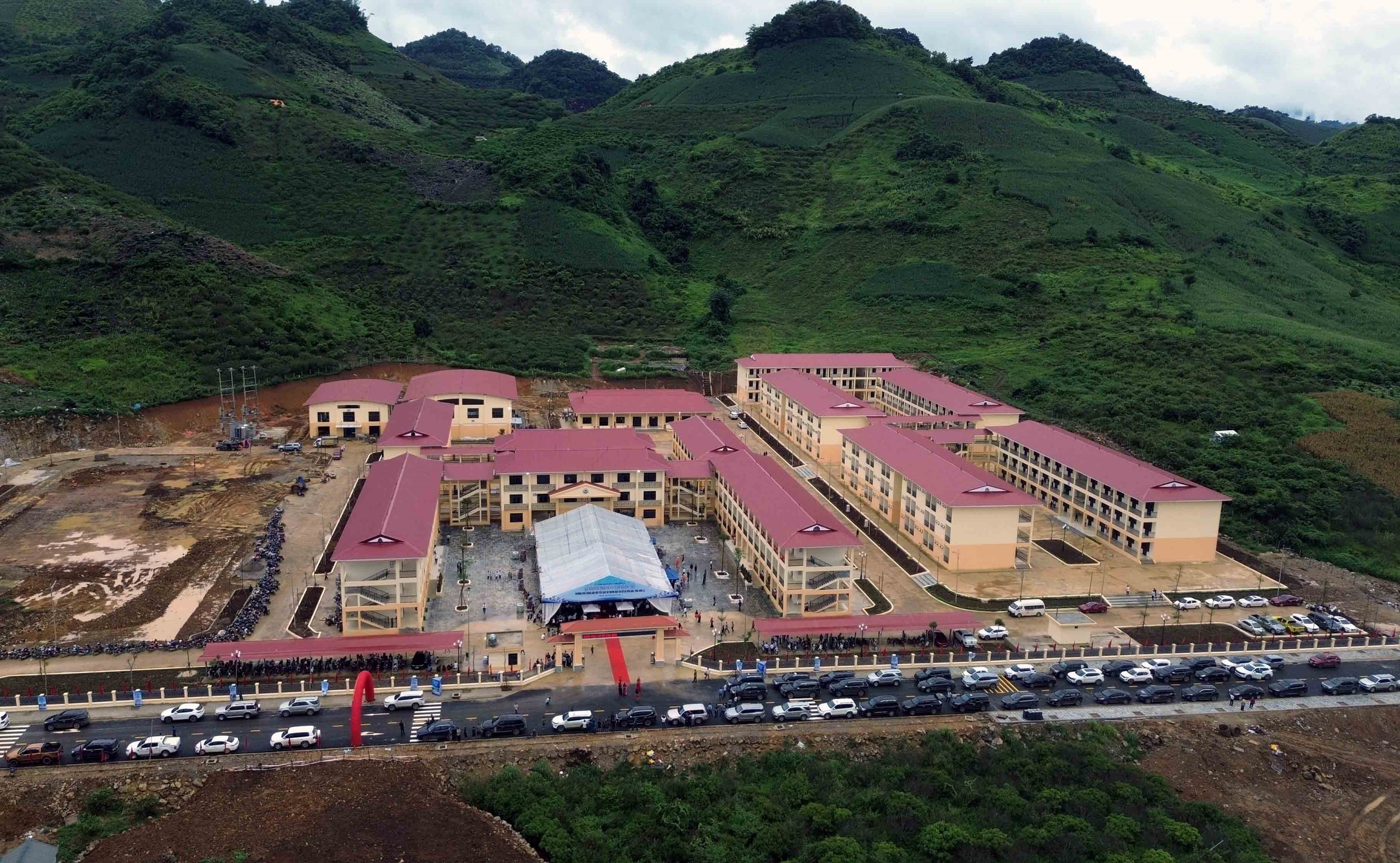 Trường nội trú mới tại khu vực biên giới - ảnh 2