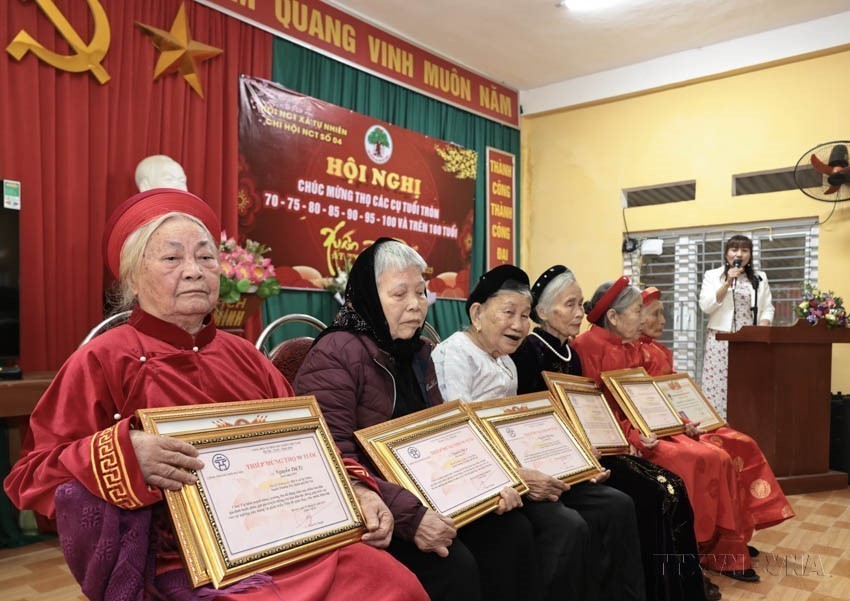 Chăm sóc người cao tuổi