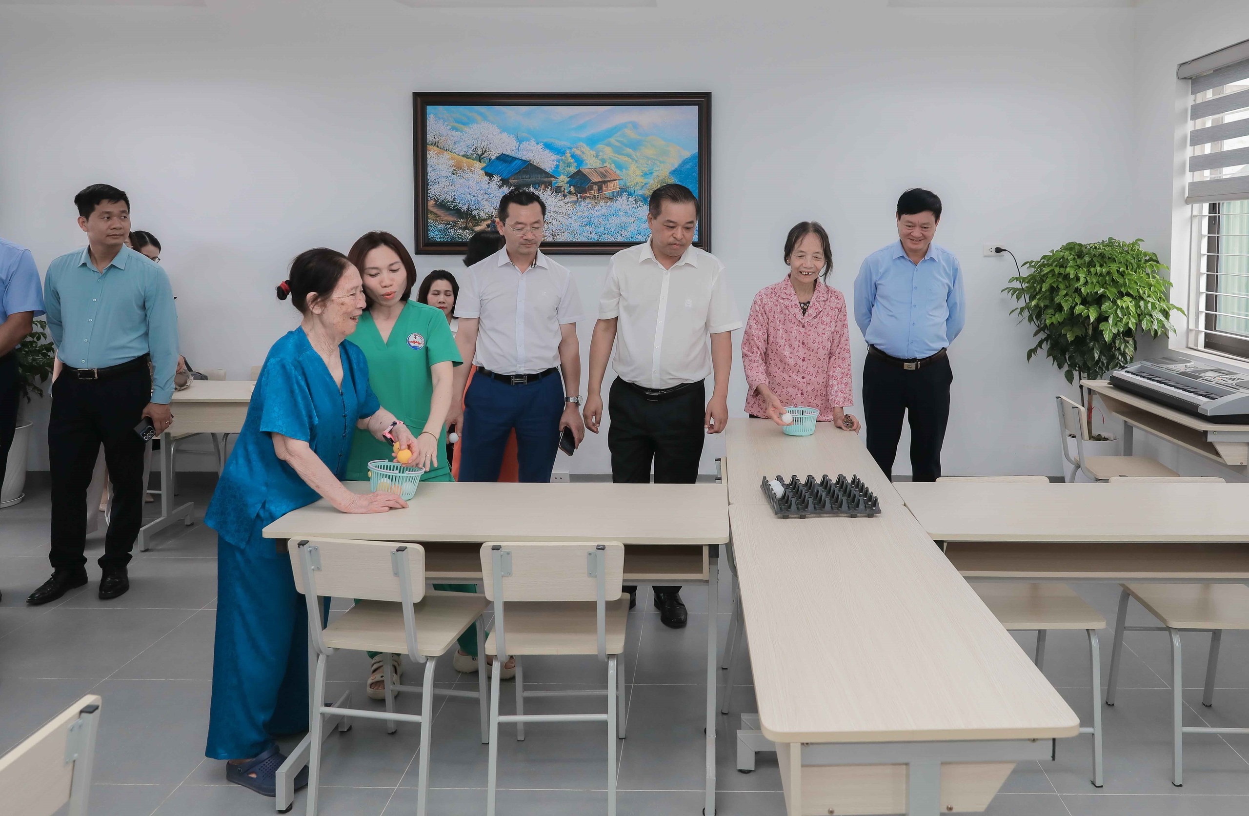 Chăm sóc sức khỏe ban ngày cho người cao tuổi