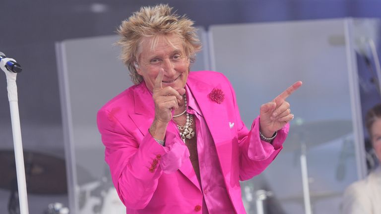 Rod Stewart tuyên bố tour diễn cuối cùng sau hơn sáu thập niên: "Đã đến lúc nói lời chia tay" - Ảnh 9.