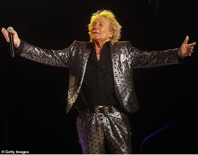 Rod Stewart tuyên bố tour diễn cuối cùng sau hơn sáu thập niên: "Đã đến lúc nói lời chia tay" - Ảnh 7.