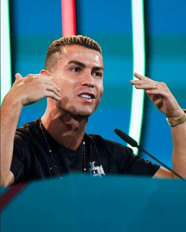 Ronaldo đang là tâm điểm trong cuộc khủng hoảng nội bộ của ĐT Bồ Đào Nha. Ảnh: FBNV Ronaldo đang là tâm điểm trong cuộc khủng hoảng nội bộ của ĐT Bồ Đào Nha. Ảnh: FBNV
