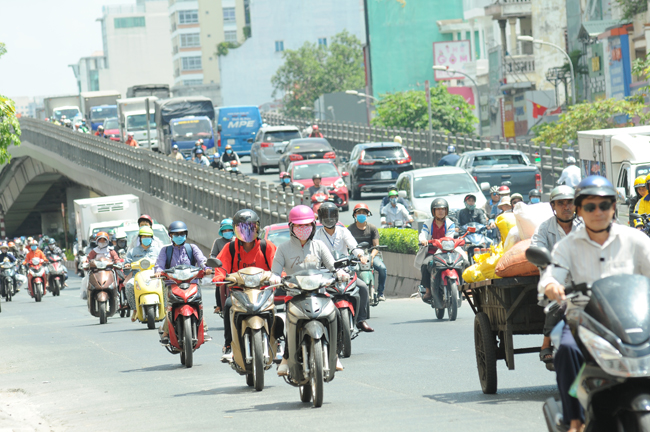 TP. Hồ Chí Minh đối mặt thời tiết bất thường khi El Niño mạnh lên - Ảnh 1. TP. Hồ Chí Minh đối mặt thời tiết bất thường khi El Niño mạnh lên - Ảnh 1.