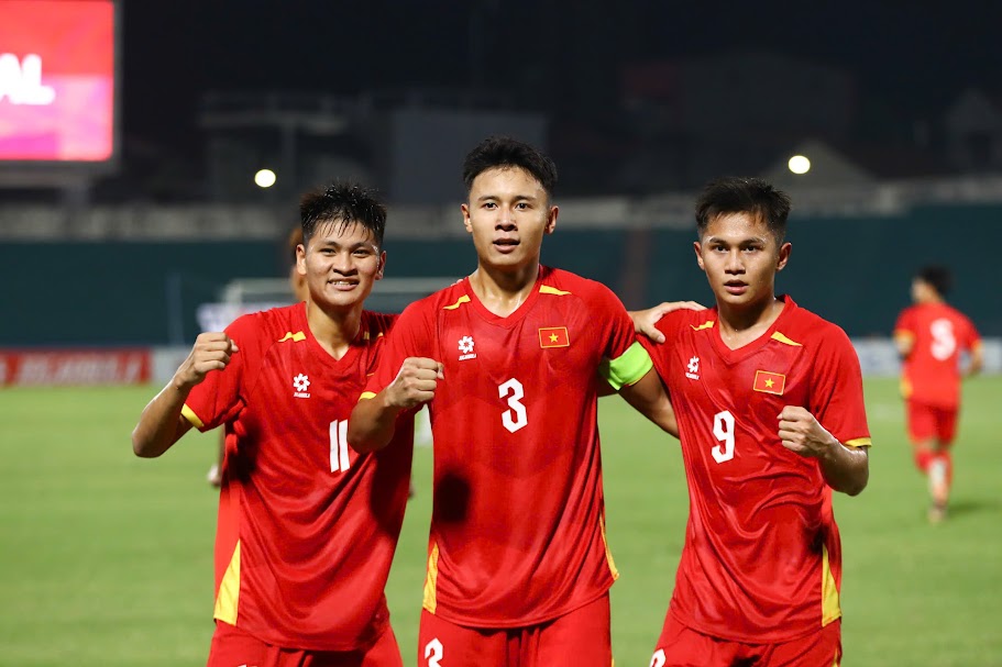 TRỰC TIẾP bóng đá Việt Nam 1-0 Iran: Quốc Khánh khai thông bế tắc (HT) - Ảnh 4. TRỰC TIẾP bóng đá Việt Nam 1-0 Iran: Quốc Khánh khai thông bế tắc (HT) - Ảnh 4.