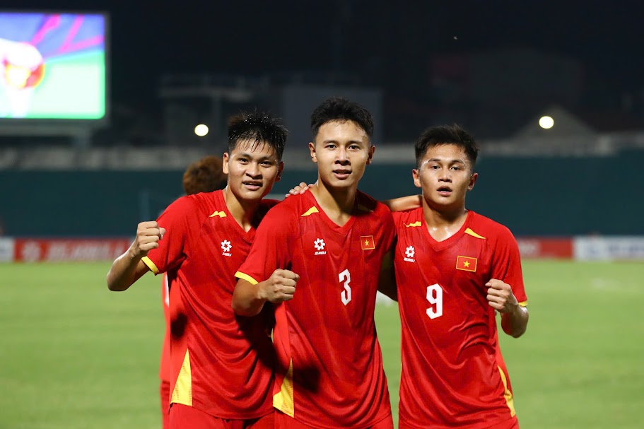 TRỰC TIẾP bóng đá Việt Nam 1-0 Iran: Quốc Khánh khai thông bế tắc (HT) - Ảnh 5. TRỰC TIẾP bóng đá Việt Nam 1-0 Iran: Quốc Khánh khai thông bế tắc (HT) - Ảnh 5.