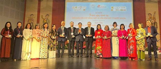 Tôn vinh tiếng Việt: “Tiếng Việt trong tim con” – Gìn giữ tiếng mẹ đẻ, gắn kết với quê hương - Ảnh 1. Tôn vinh tiếng Việt: “Tiếng Việt trong tim con” – Gìn giữ tiếng mẹ đẻ, gắn kết với quê hương - Ảnh 1.