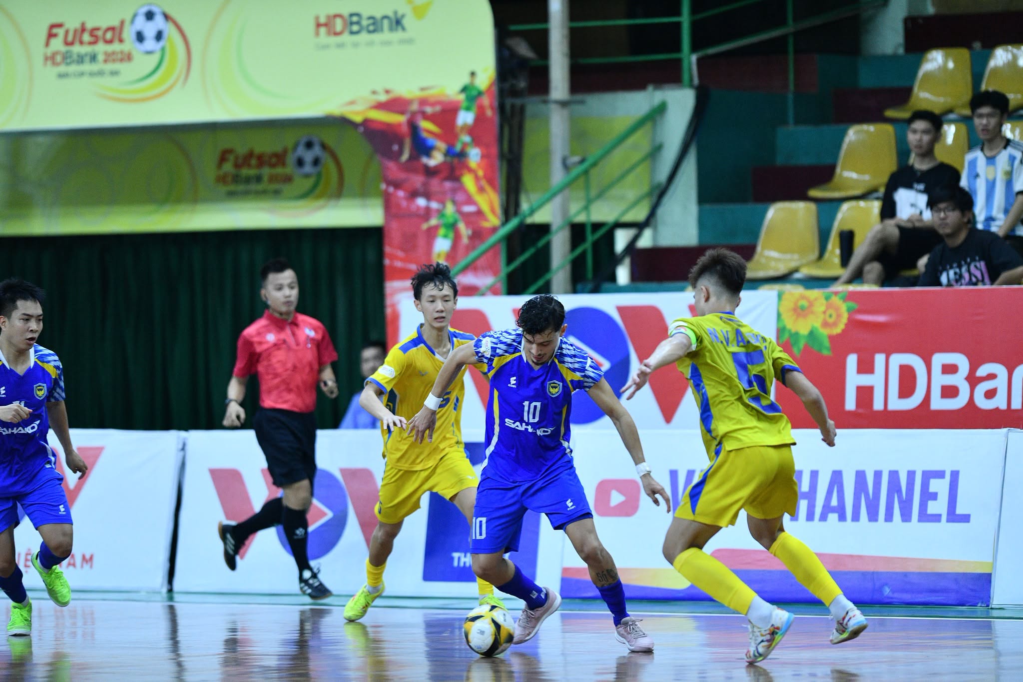 Tin nóng bóng đá Việt hôm nay 10/9: Lý do hai cầu thủ Việt kiều vắng mặt ở U23 Việt Nam; Sahako vào bán kết Cúp futsal Quốc gia - Ảnh 3. Tin nóng bóng đá Việt hôm nay 10/9: Lý do hai cầu thủ Việt kiều vắng mặt ở U23 Việt Nam; Sahako vào bán kết Cúp futsal Quốc gia - Ảnh 3.