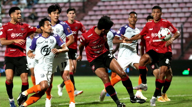 VAR, penalty khiến Văn Lâm cùng Muangthong United ‘hút chết’