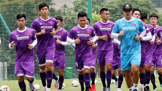 Văn Hậu bất ngờ trở lại tập luyện cùng tuyển Việt Nam