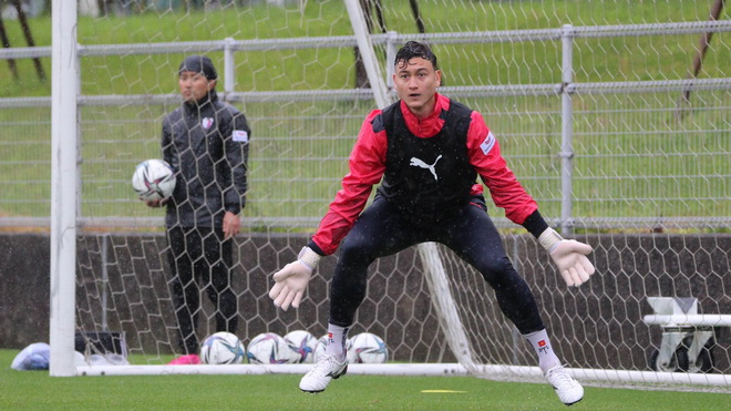 HLV Park Hang Seo thử thách Văn Lâm ngay tại Cerezo Osaka