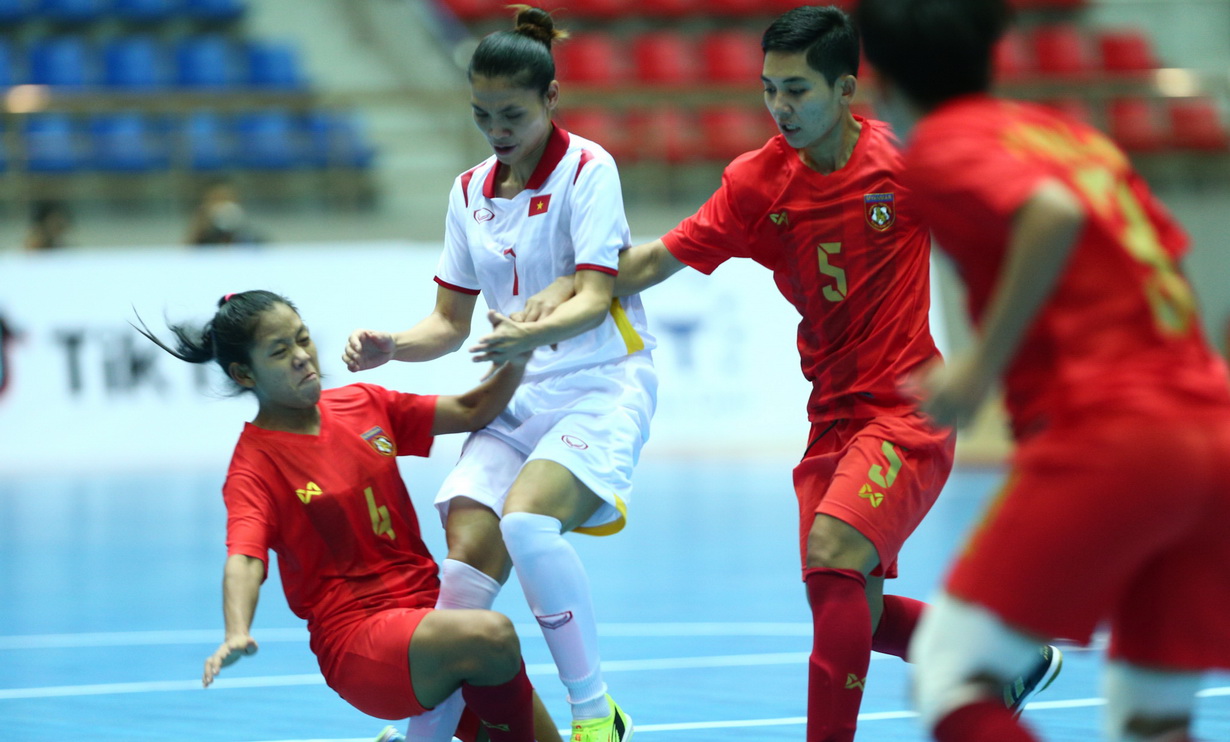 Futsal nữ Việt Nam vượt  qua Thái Lan