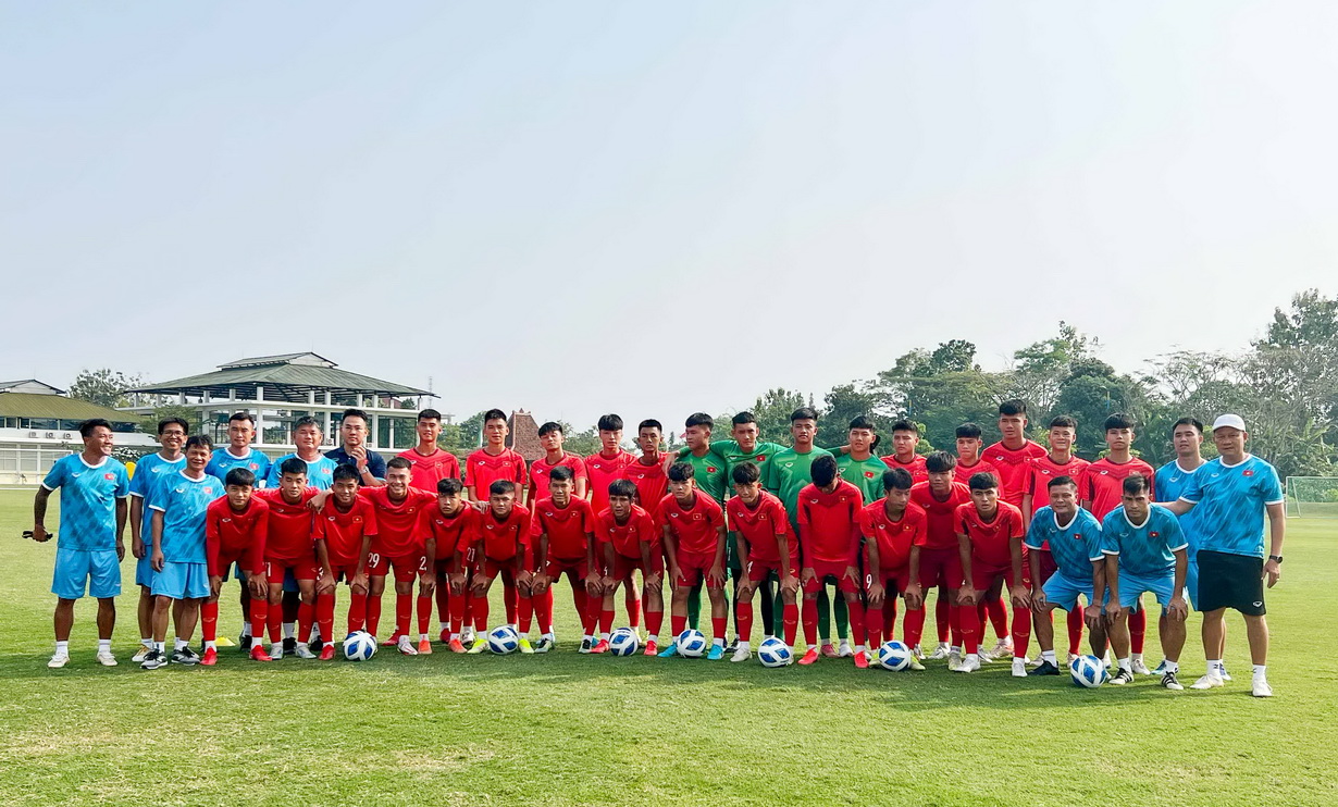 U16 Việt Nam hào hứng tập buổi đầu tiên tại Indonesia