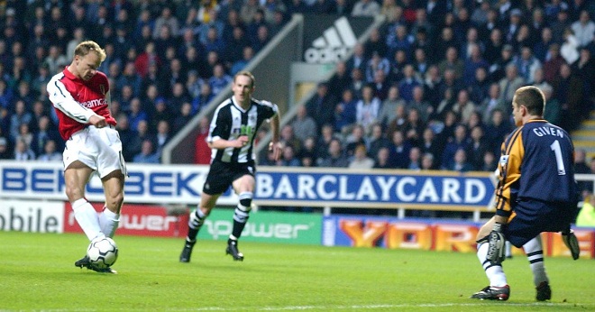 Siêu phẩm của Bergkamp được bầu chọn là bàn thắng đẹp nhất mọi thời đại Premier League