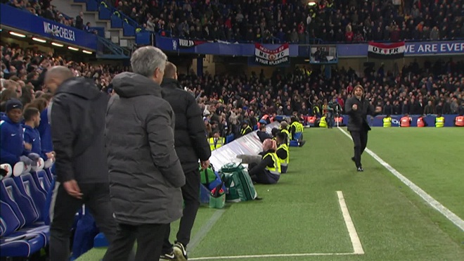 Conte không bắt tay Mourinho: 'Điều đó không quan trọng. Chelsea là đội chiến thắng mà'