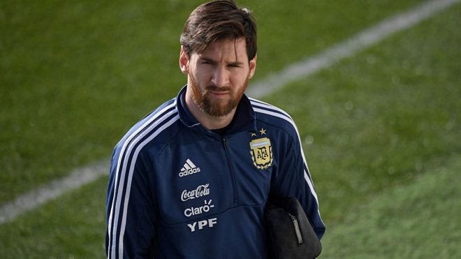 Messi nói gì trong phòng thay đồ khi Argentian thua tan nát Tây Ban Nha?