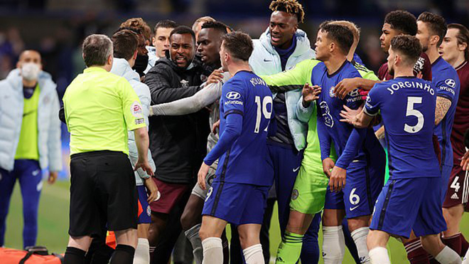 Bóng đá hôm nay 21/5: MU đón tin vui từ Maguire. Chelsea và Leicester đối diện án phạt