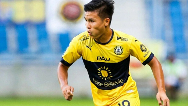 HLV Pau FC nói gì về cơ hội đá AFF Cup 2022 của Quang Hải?