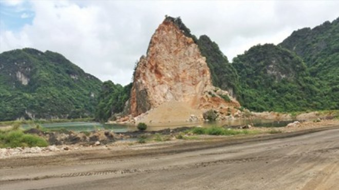 Yêu cầu kiểm tra việc khai thác đá tại vịnh Hạ Long