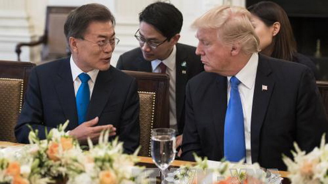 Tổng thống Mỹ, Hàn Quốc 'hội đàm kín' về Triều Tiên