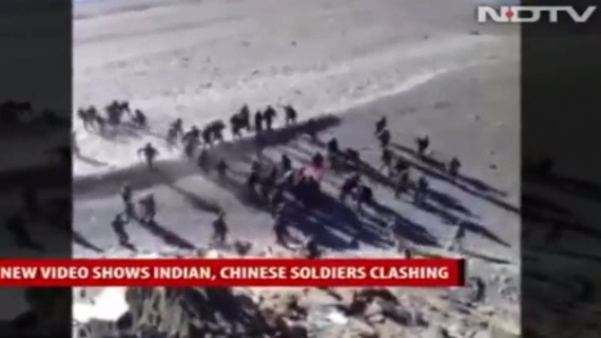 Cận cảnh hàng trăm lính Trung Quốc - Ấn Độ ẩu đả ở biên giới
