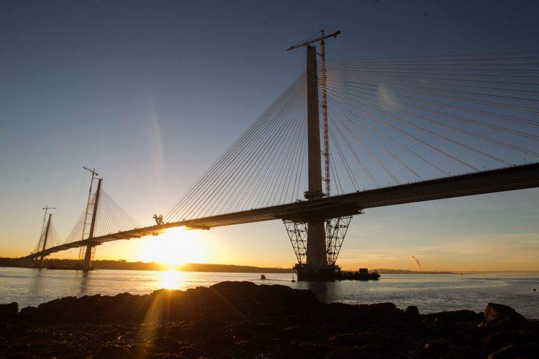 Người dân Anh chào đón cây cầu 'cánh buồm' dài nhất thế giới