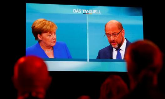 Bị 'đối thủ' công kích, bà Merkel vẫn thắng áp đảo khi tranh luận trên truyền hình