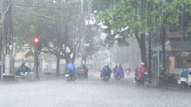 Dự báo thời tiết: Cảnh báo mưa dông, gió giật khu vực nội thành Hà Nội