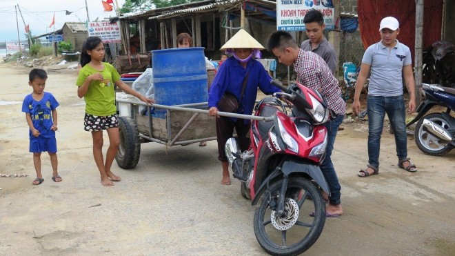 Hình ảnh hàng nghìn hộ dân Hà Tĩnh sơ tán tránh bão số 10