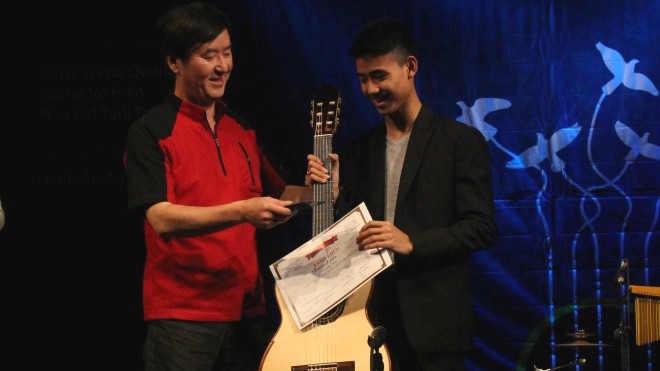 Liên hoan Guitar Quốc tế Alma Hà Nội: tìm được chủ nhân chiếc đàn 5.500 USD